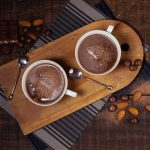 Chocolate quente cremoso: A melhor receita para aquecer seu inverno