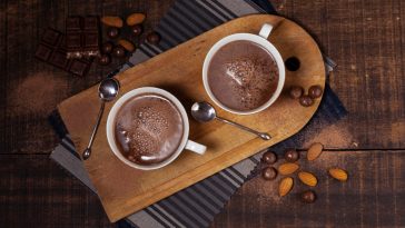 Chocolate quente cremoso: A melhor receita para aquecer seu inverno